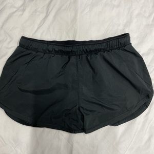 black lululemon shorts